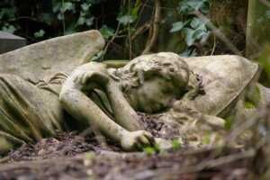 Highgate Cemetery © Andy Edwards